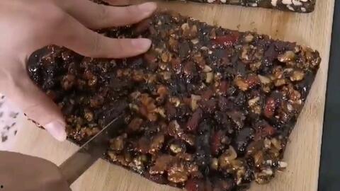 阿胶糕熬制视频,阿胶糕制作全过程揭秘
