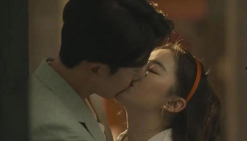 邪恶床吻戏,邪恶床吻的激情纠葛