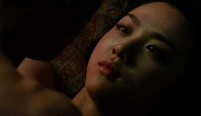 色戒3段床戏,激情燃烧的禁忌之夜